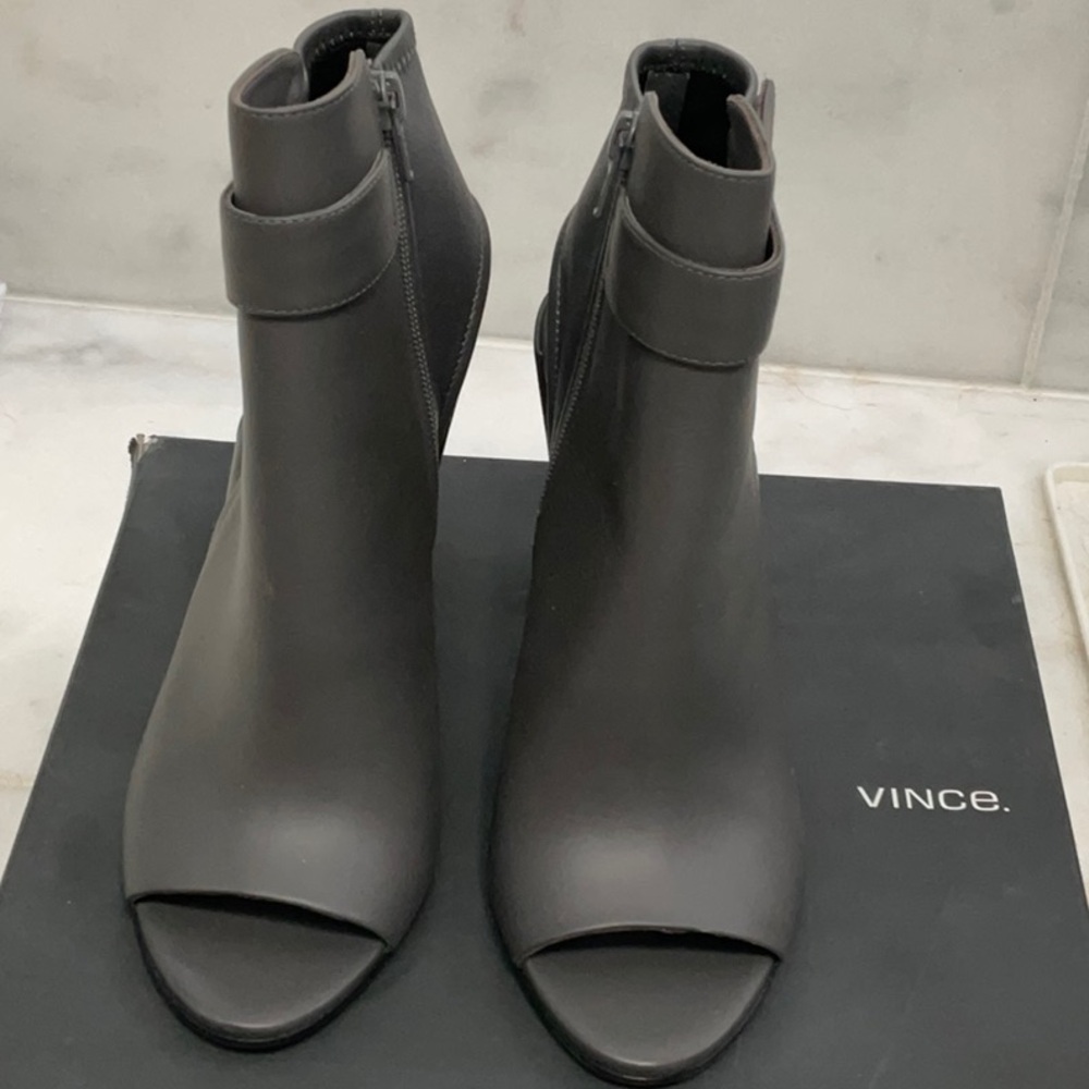 Vince Gray leather Peep-Toe Ankle Booties 8 1/2 New in box